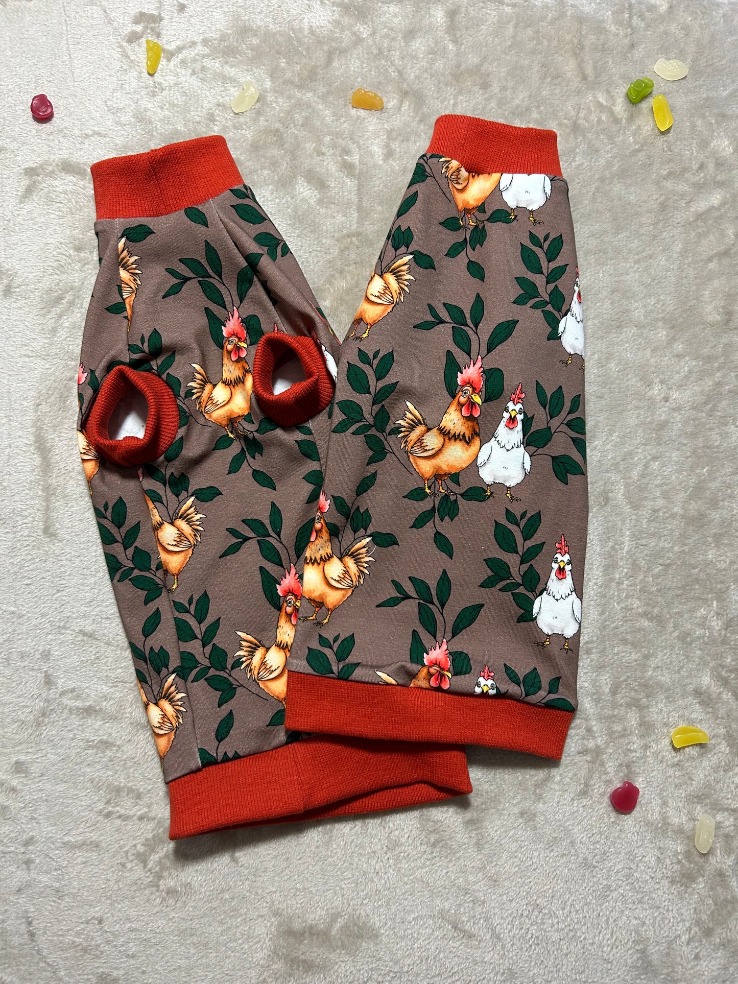 Glad Påsk för Din Sphynx – T-shirt med Hönor & Tuppar